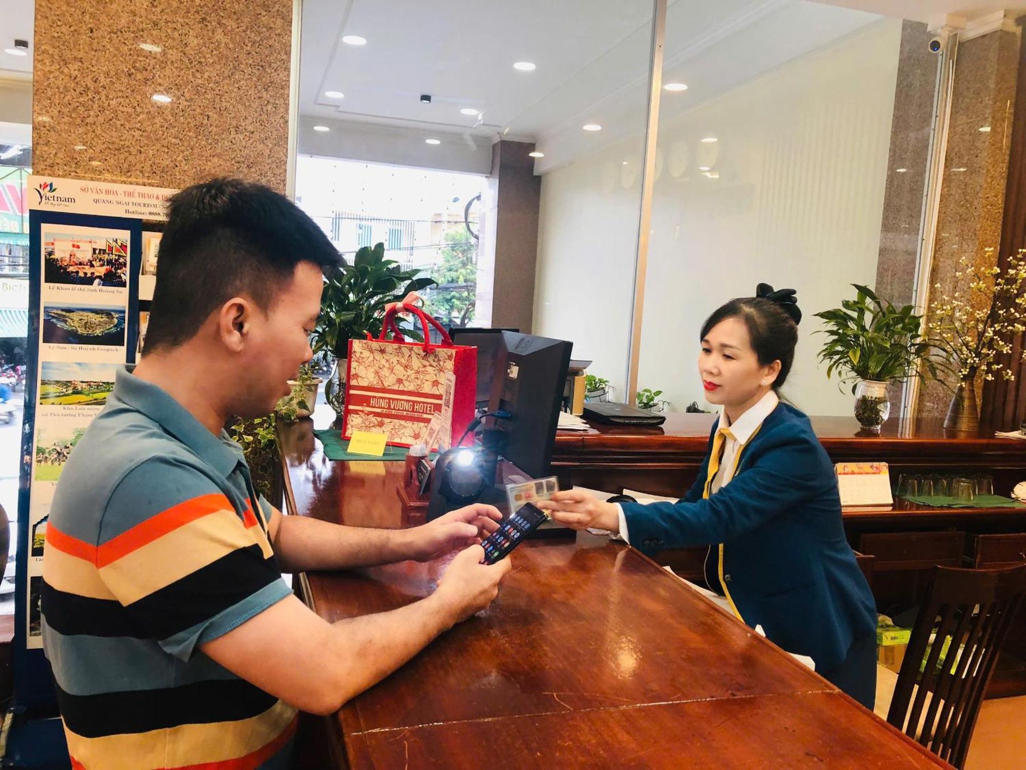 Khach San Hung Vuong Quang Ngai Hotel Exterior photo