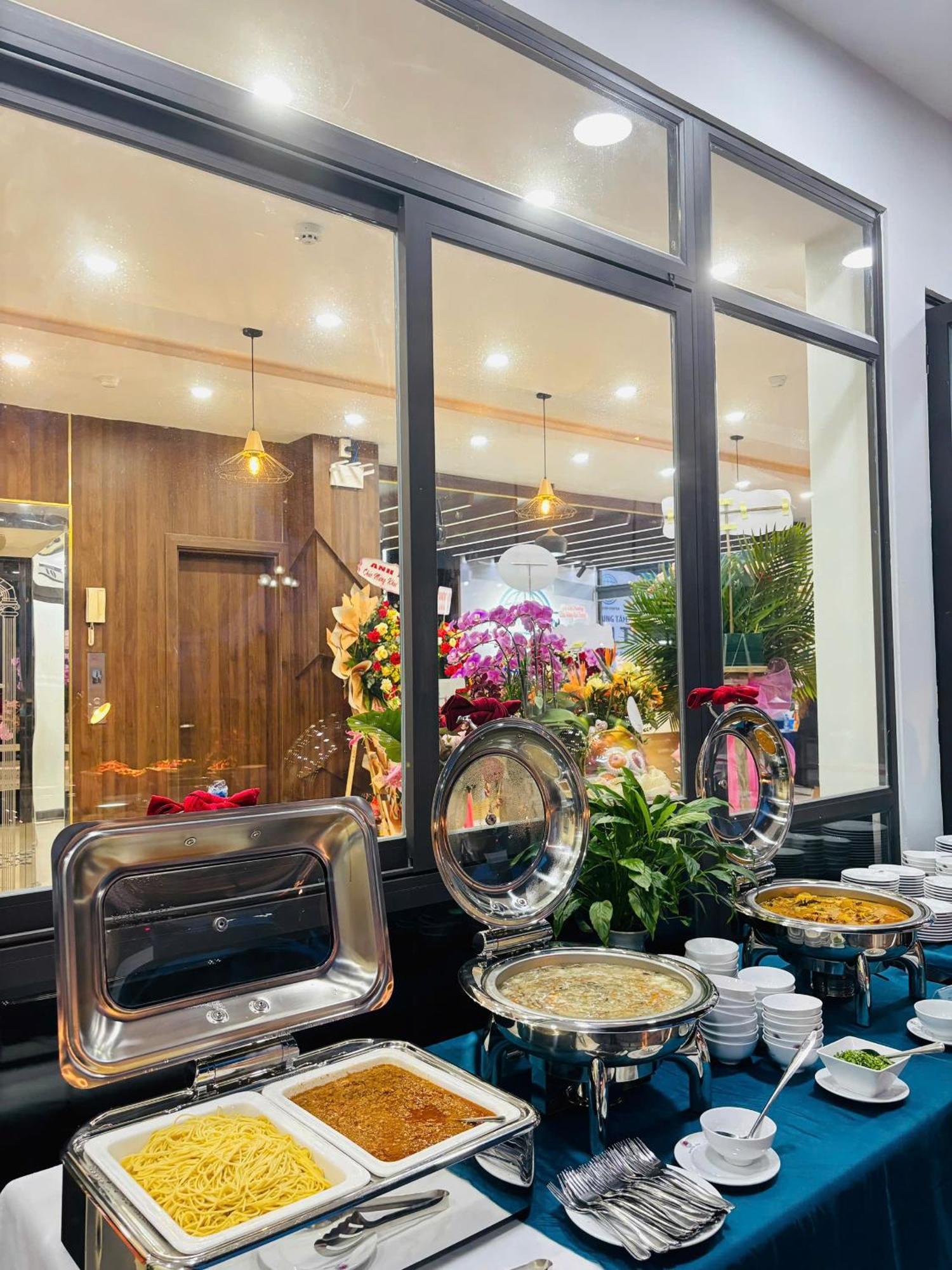 Khach San Hung Vuong Quang Ngai Hotel Exterior photo